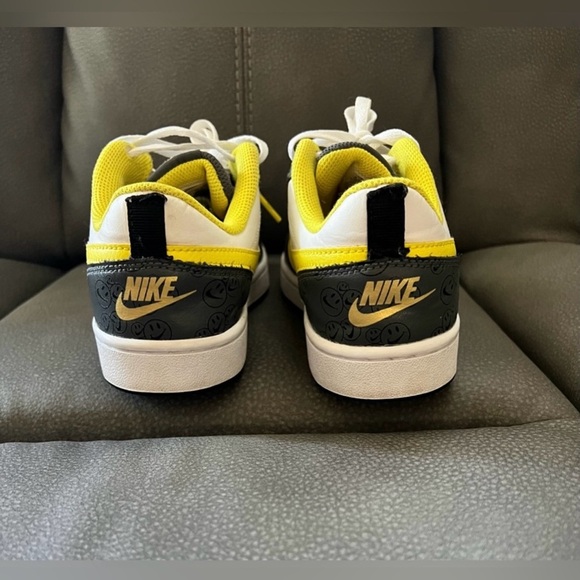 - NIKE
(GS) COURT BOROUGH LOW 2 SE
Size: 5.5 | Nike - Picture 2 of 9